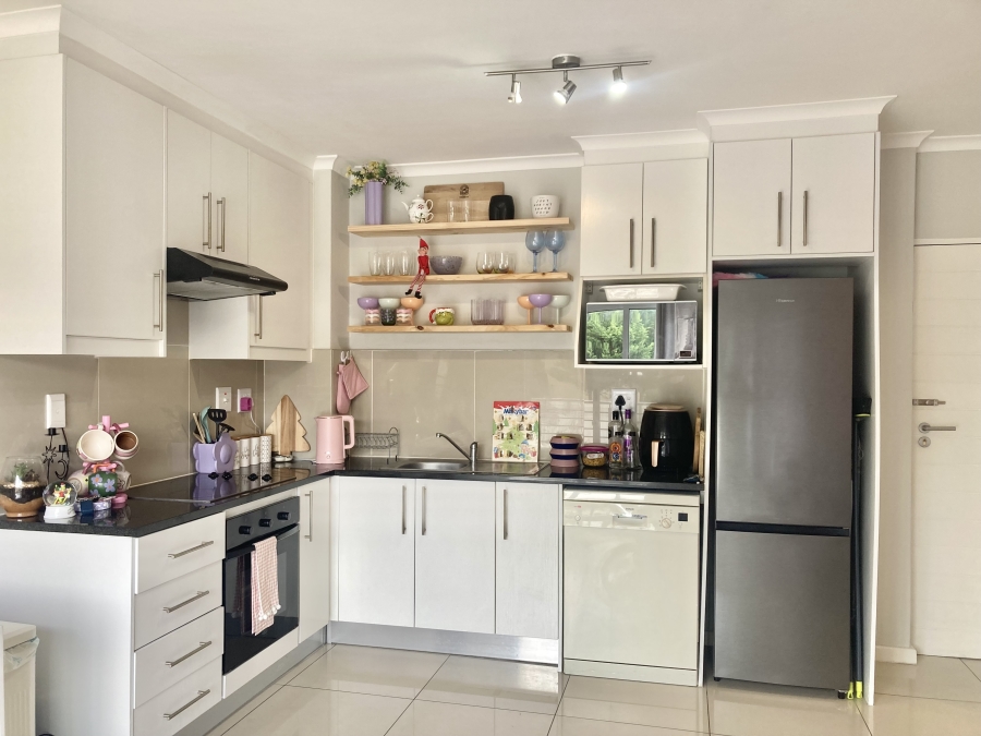 To Let 1 Bedroom Property for Rent in Kenilworth Upper Western Cape